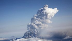 Islandská sopka Katla se podle odborníků pozvolna probouzí k životu.