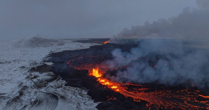 Exploze sopky na islandském poloostrově Reykjanes (19.12.2023)