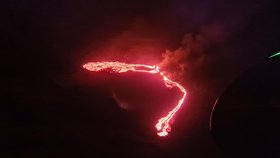 Na Islandu vybuchla sopka u hlavního letiště. Po zastavení letů přišla erupce nadšení