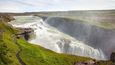Tento vodopád se jmenuje Gullfoss, což v překladu z islandštiny znamená zlatý. Svoje jméno dostal podle třpytících se kusů slídy ve zvířených říčních usazeninách. Ve 20. století byla snaha postavit na řece vodní elektrárnu, která by ovšem vodopád zničila. Proti tomu se postavila místní rodačka Sigríður Tómasdóttir, která prohlásila, že pokud by mělo dojít ke stavbě, tak skočí do vodopádu a ukončí svůj život. Ze stavby nakonec sešlo. Vodopád se stal majetkem státu a byl okolo něj vyhlášen národní park. Sigríður Tómasdóttir byla vnímána jako zachránkyně vodopádu a po její smrti byl u něj postaven její pomník. A tak se dnes i díky ní můžeme potěšit pohledem na jeho třpytivé vody.