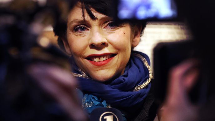 Birgitta Jonsdottir z Pirátské strany dává interview potom, co odvolila v Reykjavíku.