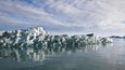 Telící se ledovec aneb Na lodi mezi krami v islandské laguně Jökulsárlón