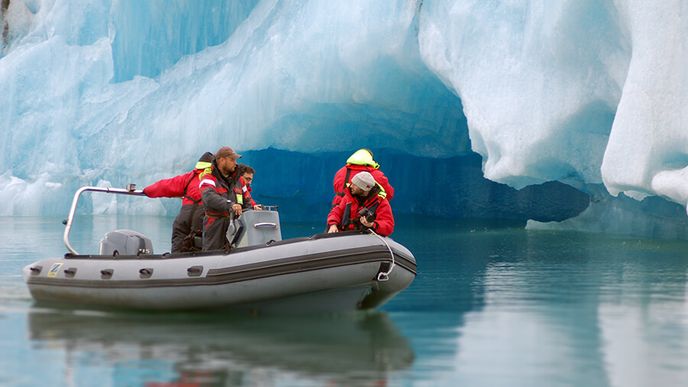 Telící se ledovec aneb Na lodi mezi krami v islandské laguně Jökulsárlón