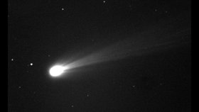 Kometa ISON patrně "nepřežila" průlet kolem Slunce