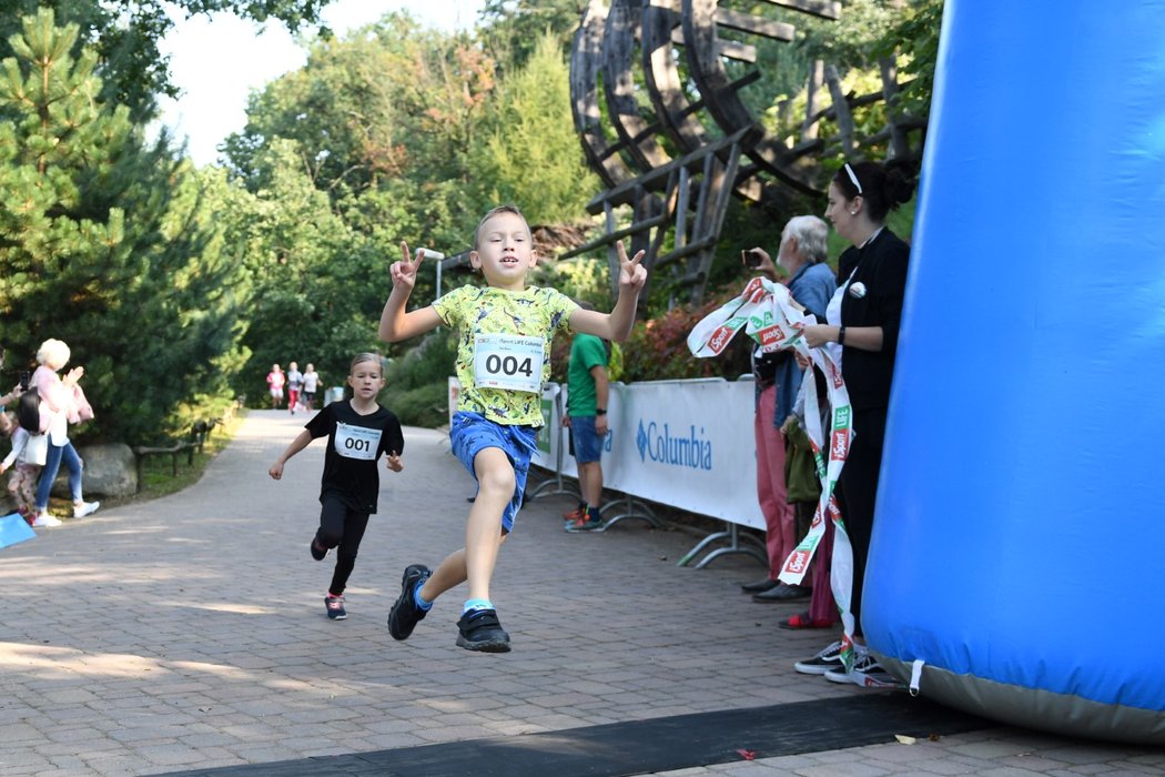 Úprk do cíle v podání nejmenších účastníků iSport LIFE Columbia závodů v brněnské zoo...