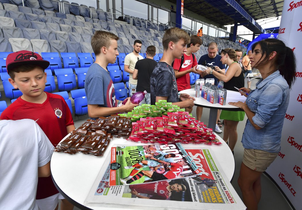 Finále iSport LIGY přilákalo na Letnou stovky velkých i malých fanoušků, kteří měli o zábavu postaráno