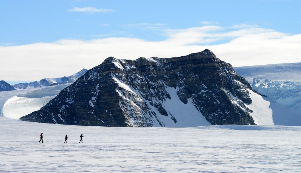 Běží se dvě kola kolem průzkumného tábora Union Glacier.