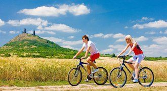 Vyrazte na dovolenou na kole. Tipy na několikadenní výlety do míst, která vás učarují