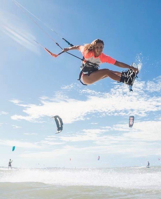 Paula se věnuje v ČR netradiční disciplíně - kitesurfing.