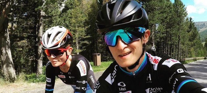 Martina Sáblíková je sportovní obojživelnice. Kromě rychlobruslení je její disciplínou také cyklistika.