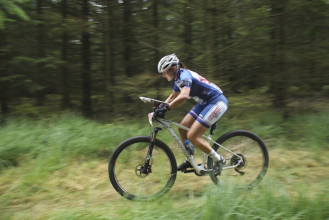 MTBO je sportem, který v sobě snoubí jízdu na horském kole a orientaci v neznámém terénu