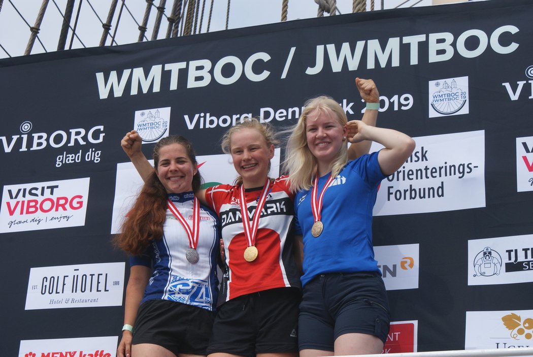 Vilma Králová (vlevo) obsadila druhé místo v závodě juniorek.
