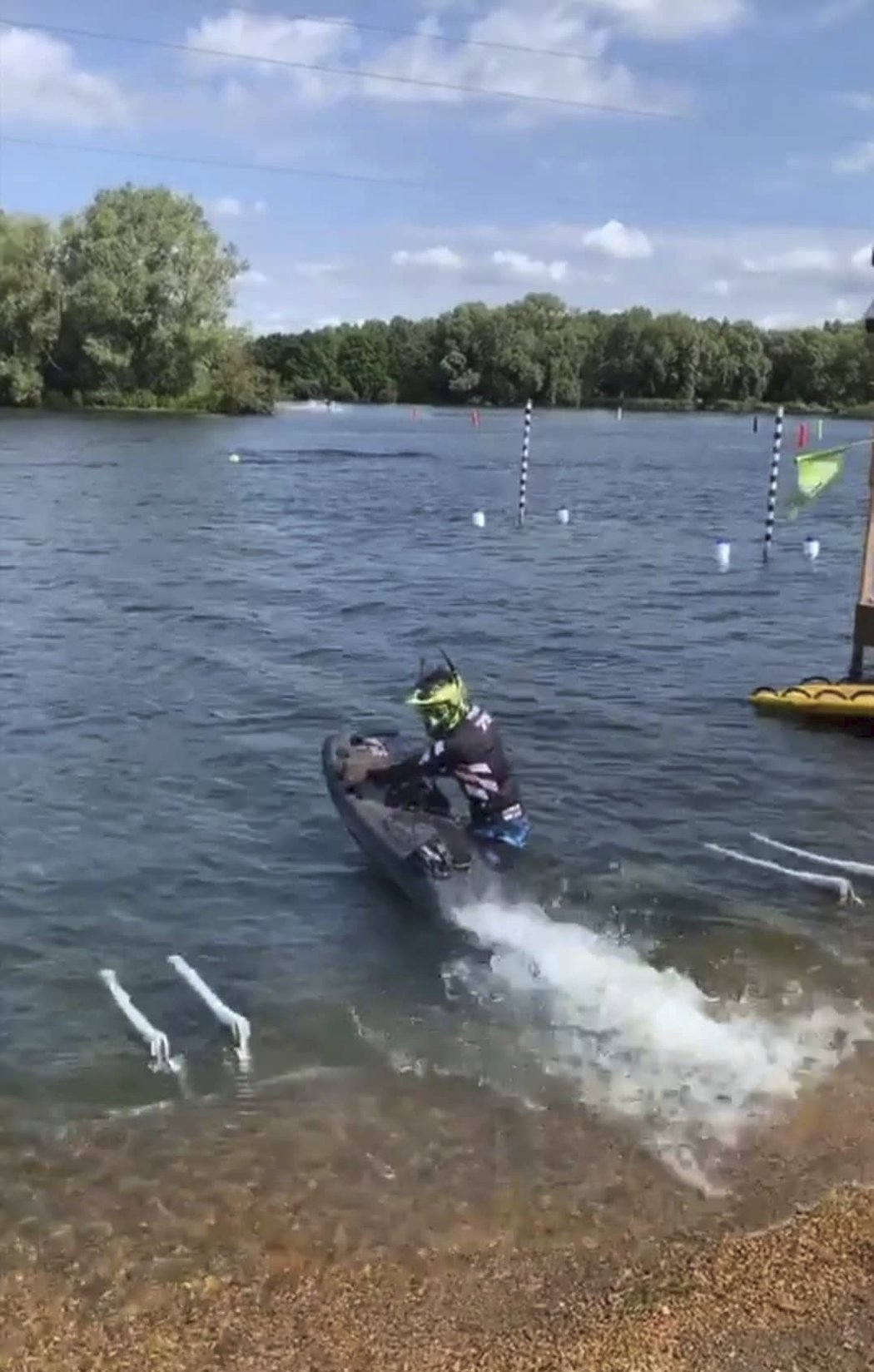 Takhle na jetsurf nasedá Petr Průcha