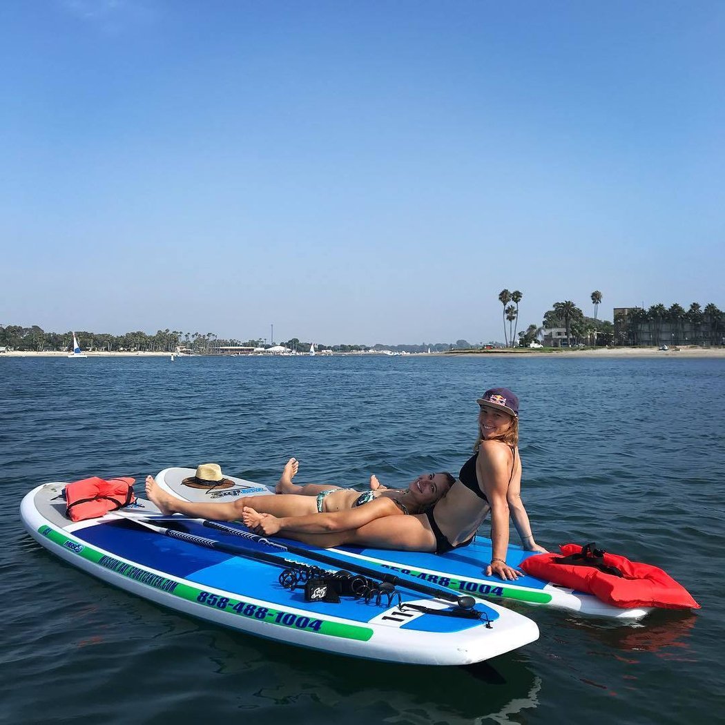 Šárka Pančochová se svou partnerkou Kaileen Lareeovou také rády jezdí na paddleboardu