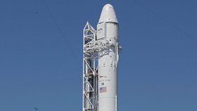 Raketa Falcon 9 kvůli technickým potížím neodstartovala