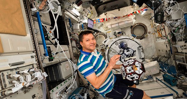 Rekordní pobyt ve vesmíru: Ruský kosmonaut byl 878 dní v kosmu. A zvládne tisíc!