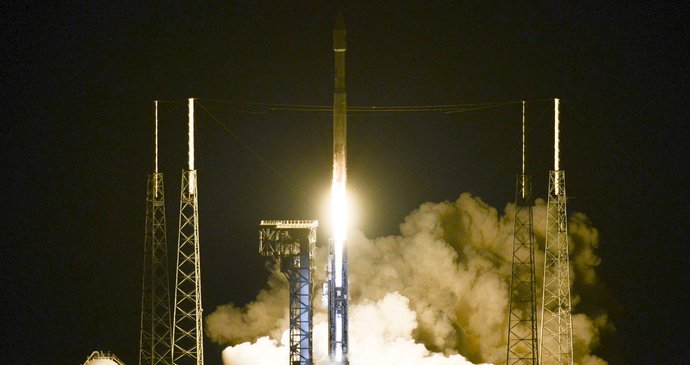 Start rakety Atlas V, která veze zásoby na Mezinárodní vesmírnou stanici, byl vidět z několika míst na Zemi.