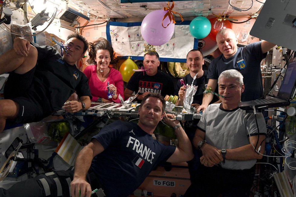 4. června slavil narozeniny Shane Kimbrough (nahoře uprostřed).