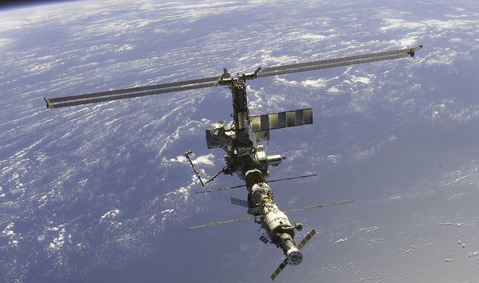 ISS v dubnu 2002.