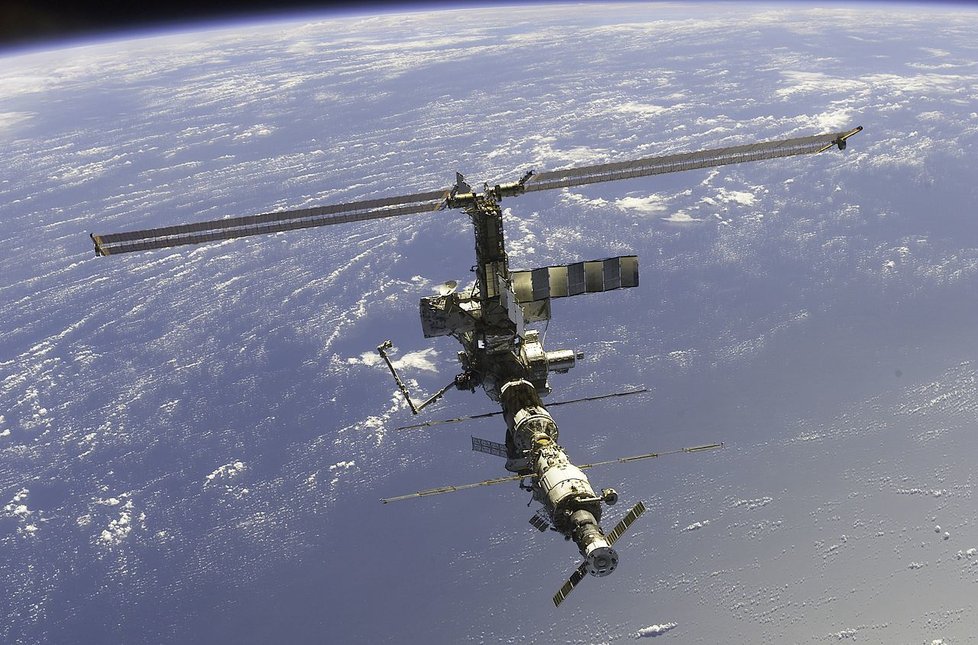 ISS v dubnu 2002.