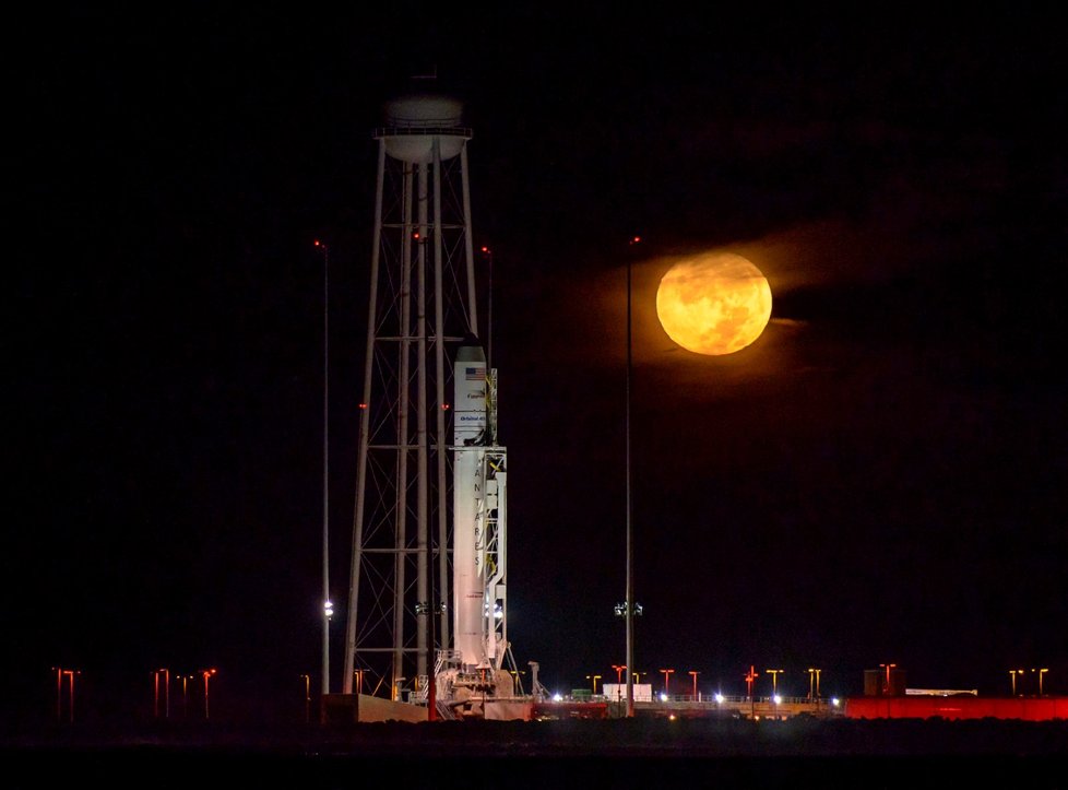 Z vesmírné základny Wallops Island na pobřeží amerického státu Virginie k Mezinárodní vesmírné stanici (ISS) odstartovala nákladní loď Cygnus