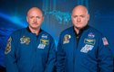 Identická dvojčata Mark (vlevo) a Scott se stala pokusnými králíky NASA