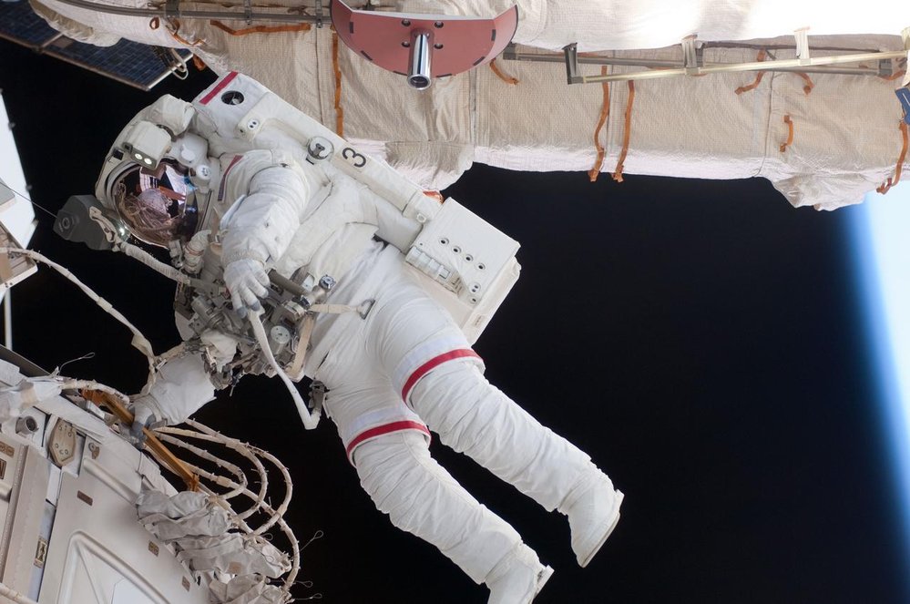 Kromě testů měl Scott plné ruce práce i s běžnou údržbou ISS