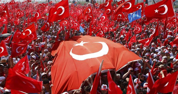 „Trest smrti bych podepsal,“ zopakoval Erdogan. Podpořil ho milion lidí