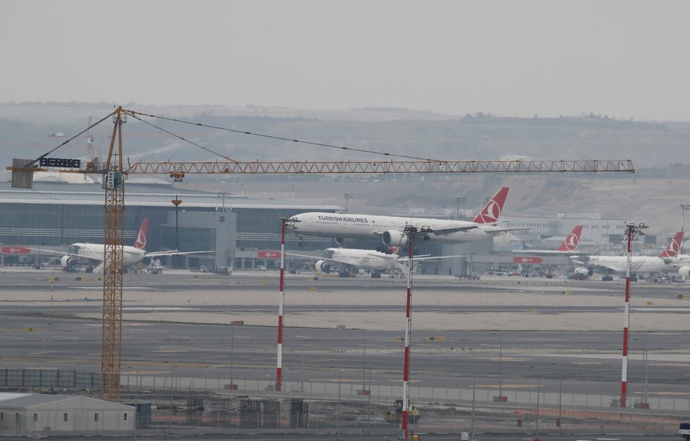 Přesun leteckých společností z Atatürkova letiště v Istanbulu na nové obří Letiště Istanbul na severu města byl dokončen.