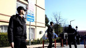 V Istanbulu ozbrojený pacient hrozil sebevraždou