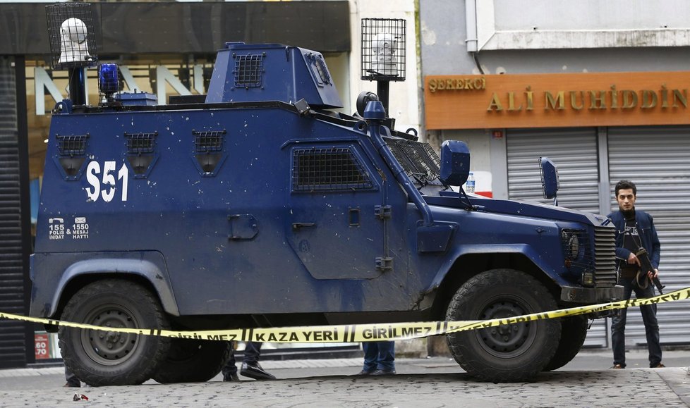 Atentátník se odpálil na turistické tepně v Istanbulu.