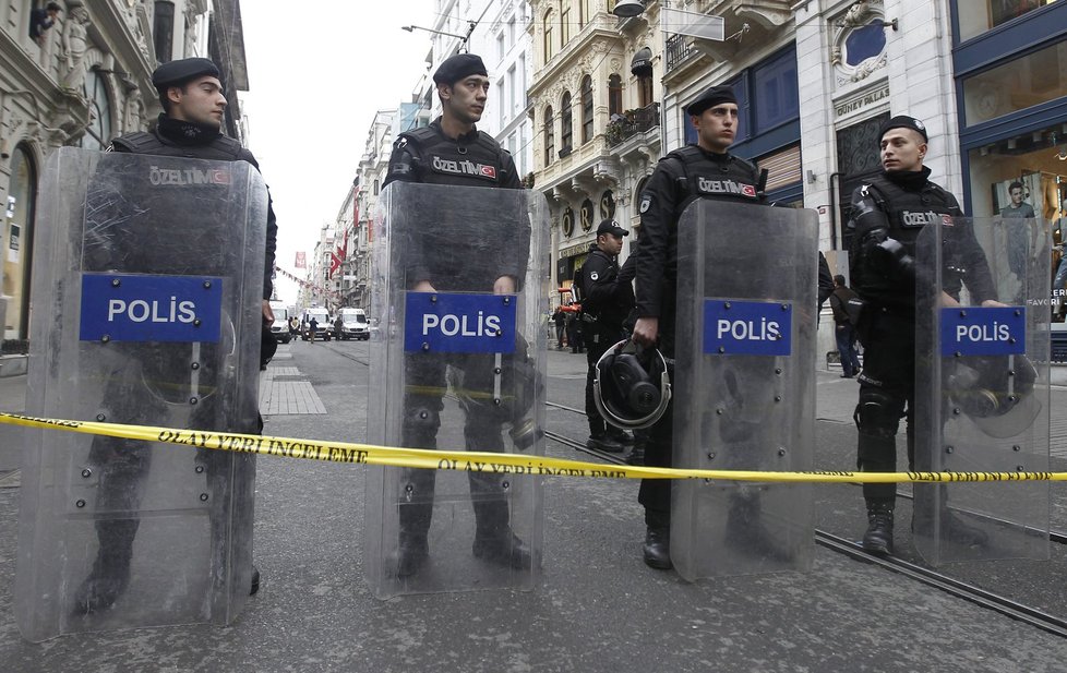 Atentátník se odpálil na turistické tepně v Istanbulu.