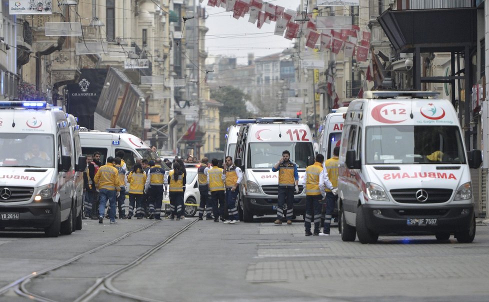 Turecko: V Istanbulu se na pěší zóně odpálil sebevražedný atentátník.