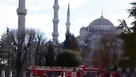 Nejméně 10 mrtvých v Istanbulu, zřejmě jde o sebevražedný útok.
