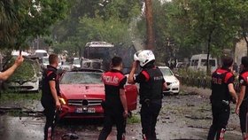 Výbuch v Istanbulu: Teroristé zaútočili v turistické čtvrti. Cílem byl policejní autobus.
