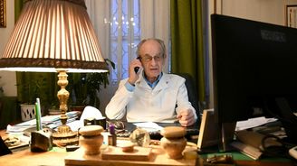 Stoletý maďarský lékař stále ordinuje: přežil pracovní tábor, nejstarší pacienty léčí přes 70 let