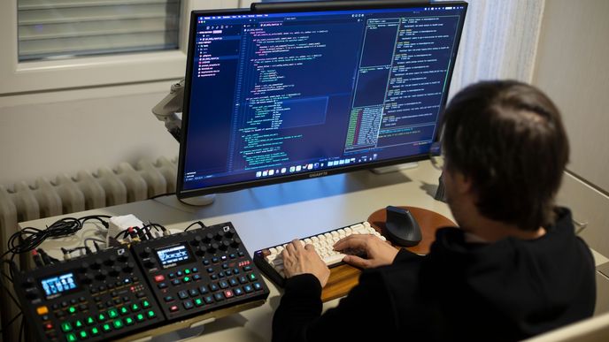 Průměrná mzda českých IT specialistů se přiblížila hranici 100 tisíc korun měsíčně, mezi jednotlivými profesemi jsou ale výrazné rozdíly. Průměrná mzda českých IT specialistů se přiblížila hranici 100 tisíc korun měsíčně, mezi jednotlivými profesemi jsou ale výrazné rozdíly.