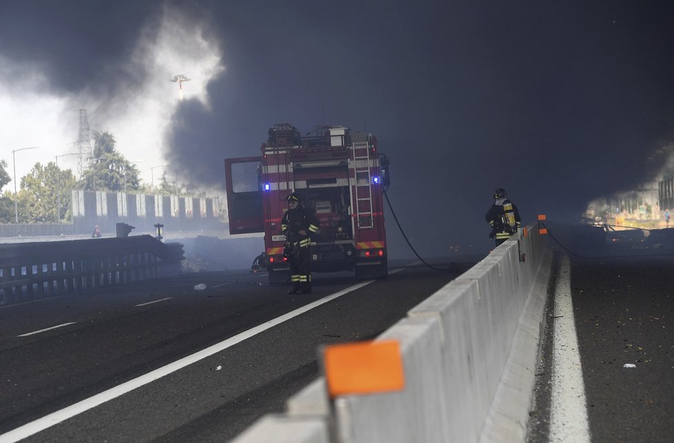 Exploze nedaleko letiště v italské Boloni zanechala minimálně 20 zraněných.