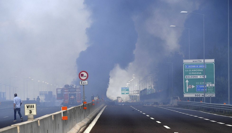 Exploze nedaleko letiště v italské Boloni zanechala jednoho mrtvého a 55 zraněných