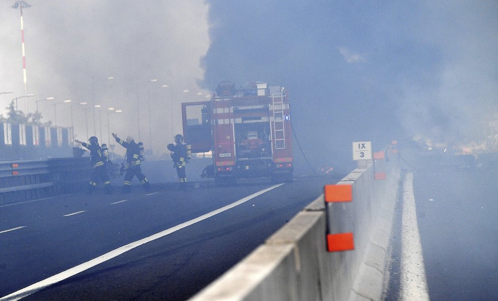 Exploze nedaleko letiště v italské Boloni zanechala minimálně 20 zraněných