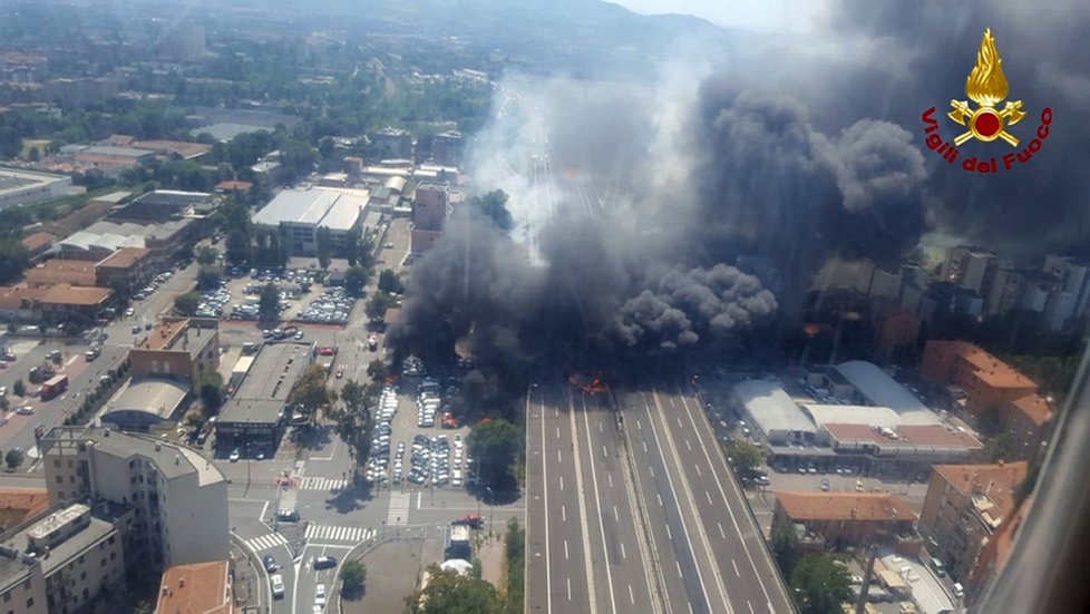 Exploze nedaleko letiště v italské Boloni zanechala minimálně 20 zraněných.
