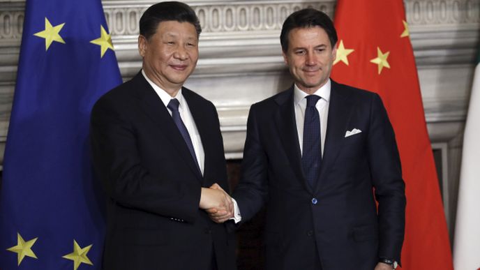 Čínský prezident Si Ťin-pching a italský premiér Giuseppe Conte