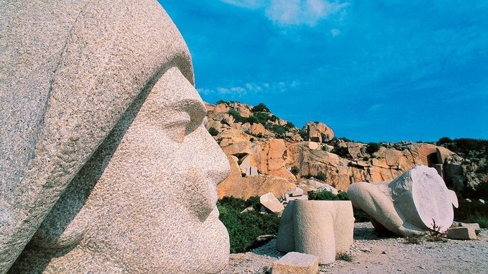 Sardské ostrovy  La Maddalena –  krásná, nedotčená příroda, výhled  na moře a místo, keré miloval i Garibaldi.
