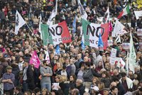 „Je to proti Bibli.“ Tisíce Italů demonstrují proti sňatkům homosexuálů
