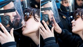 Nina De Chiffre políbila policistu. Podle odborů ho sexuálně obtěžovala.