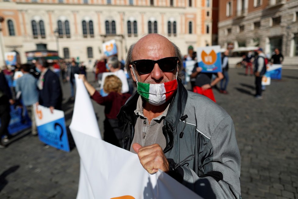 Italové protestovali proti opatřením, ta se dále zpřísní (25. 10. 2020).