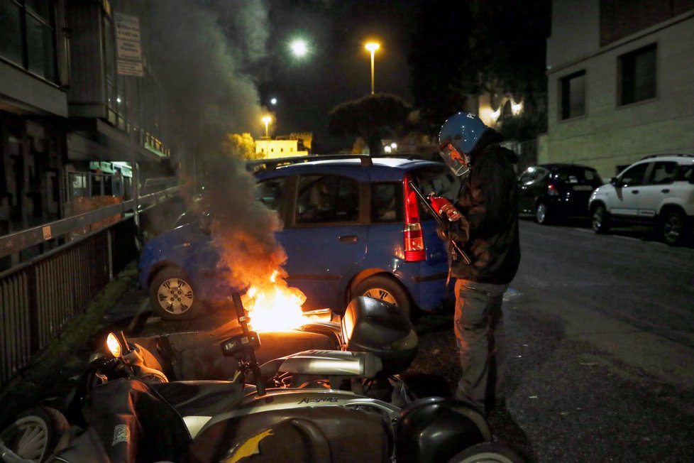 Italové protestovali proti opatřením, ta se dále zpřísní (25. 10. 2020)