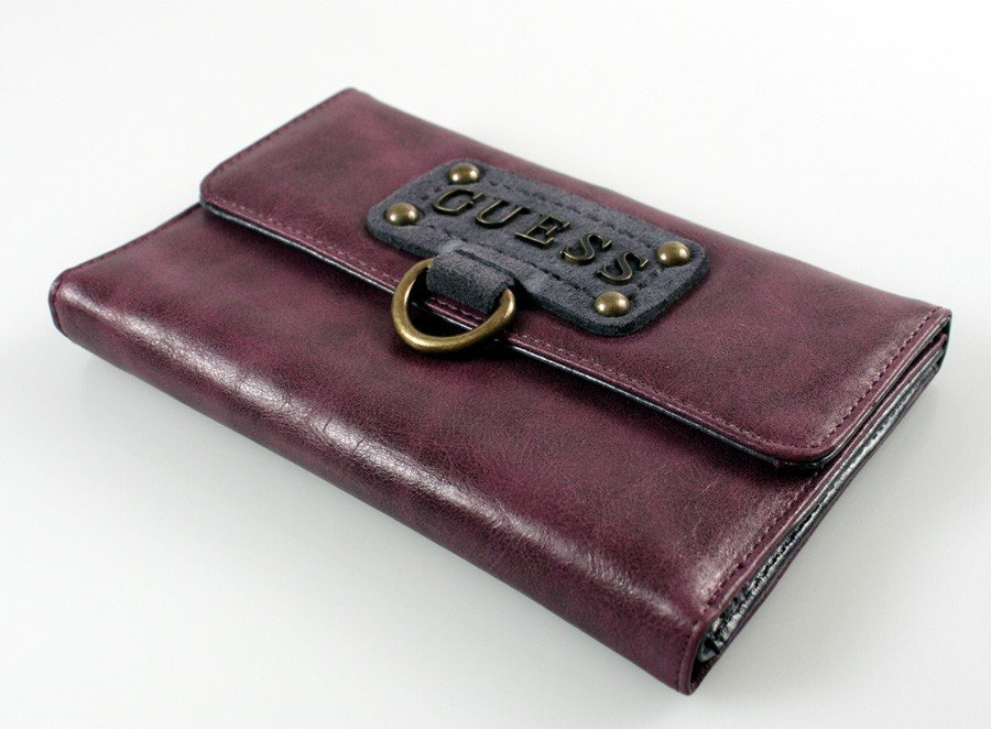 Velká dámská kožená peněženka Guess, 1 290 Kč