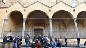 Španělského turistu zabil v bazilice ve Florencii padající kus kamenné výzdoby.