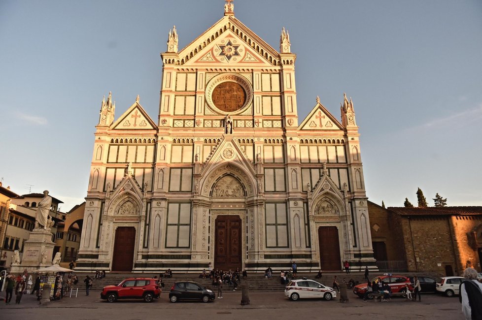 Španělského turistu zabil v bazilice ve Florencii padající kus kamenné výzdoby.